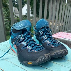 Hoka arkali hiking shoe size 9